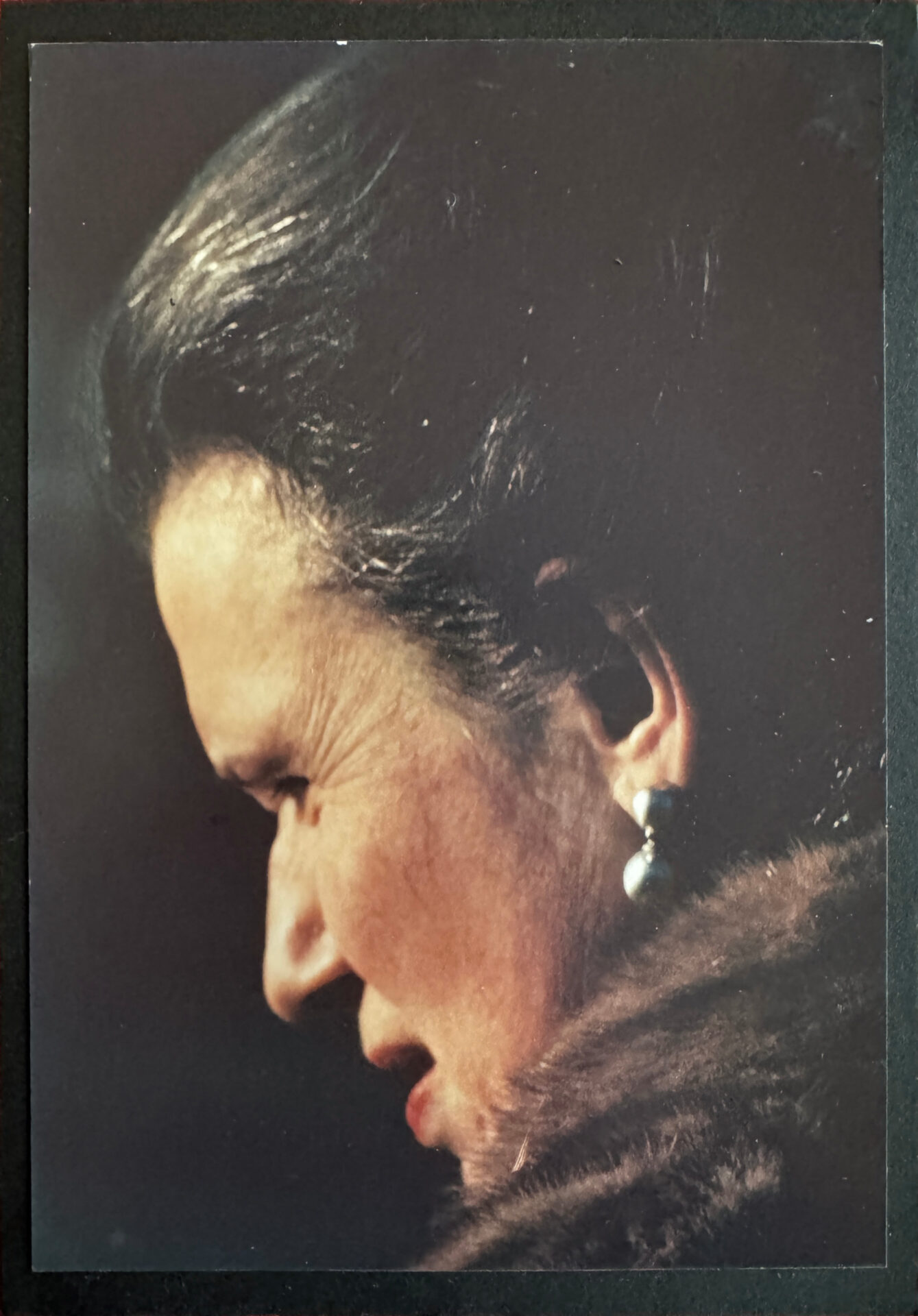 Photograph of Mildred Fox Arnold, in profile and slightly from behind.